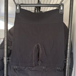 Aritzia Black Ribbed Biker Shorts